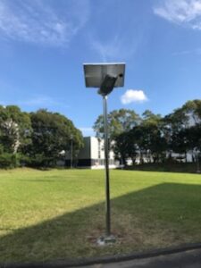 LEDソーラー外灯を日鉄ステンレス㈱研究センターに2基設置しました。従来のものより安価。ステンレスポールの採用で耐久性は抜群です。