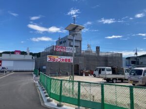 店舗外灯 山口県柳井市「のん太鮨1丁目1番地」駐車場にＬＥＤソーラー外灯2基を設置