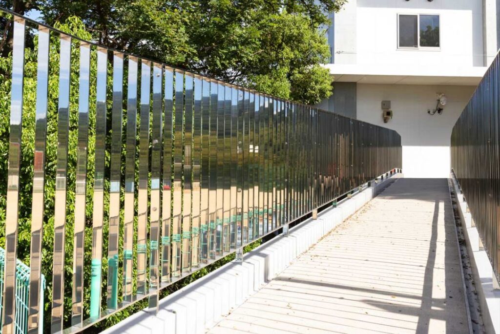 ステンレス光のステンレス製 フェンス・柵 加工･施工事例