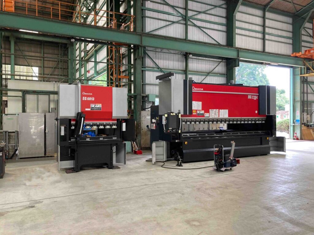 ステンレス加工のステンレス光は高速・高精度サーボベンディングマシンEG-6013(アマダ)を導入