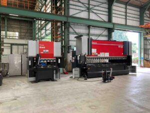 ステンレス加工のステンレス光は高速・高精度サーボベンディングマシンEG-6013(アマダ)を導入