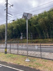 駐車場外灯 ＬＥＤソーラー外灯 山口県光市「リサイクルセンター_えこぱーく」駐車場にＬＥＤソーラー外灯(PEGASUS-100.30-SUS)を設置