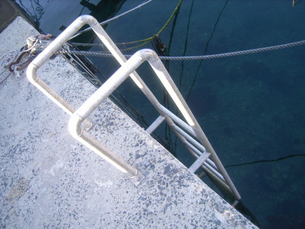 ステンレス製缶品 タラップ　 山口県柳井市 ステンレス光