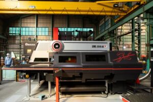 ステンレス光は、高速・高精度サーボベンディンクマシンEG-6013(アマダ)を導入