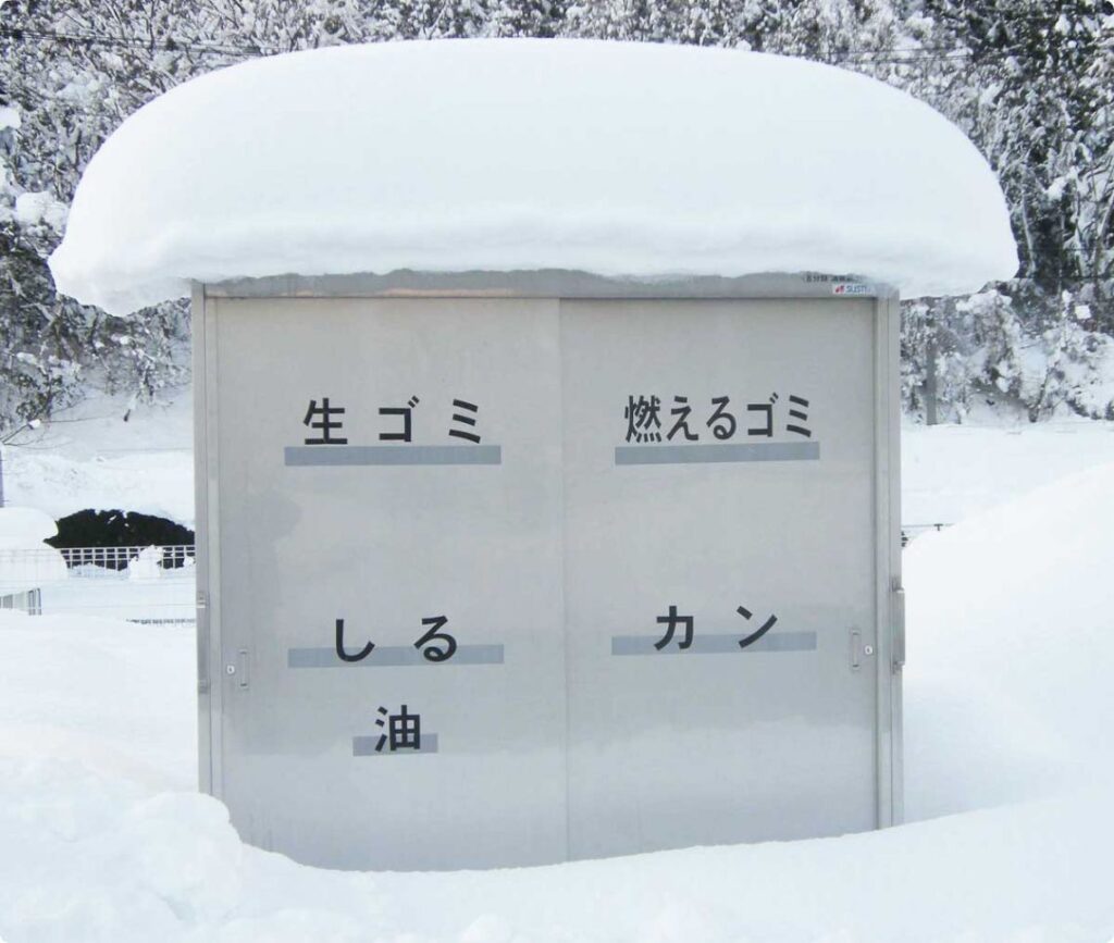 オールステンレス製物置 日本で唯一のオールステンレス製物置、オールステンレス製は、本体から全てステンレスを使用