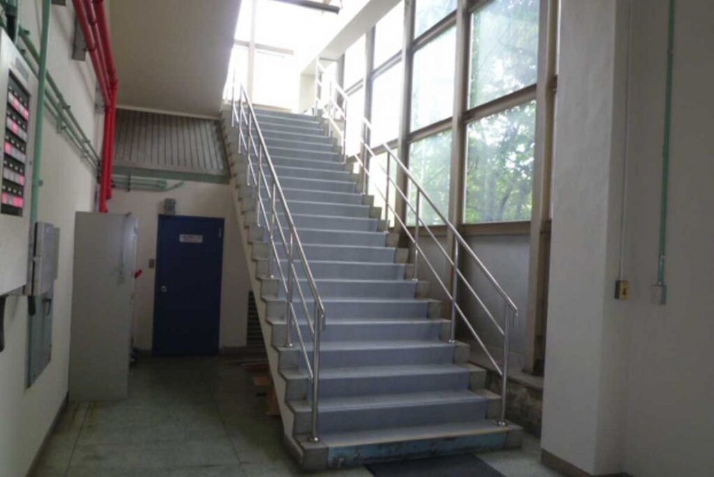 ステンレス製 手すり(手摺)階段 山口県 ステンレス光