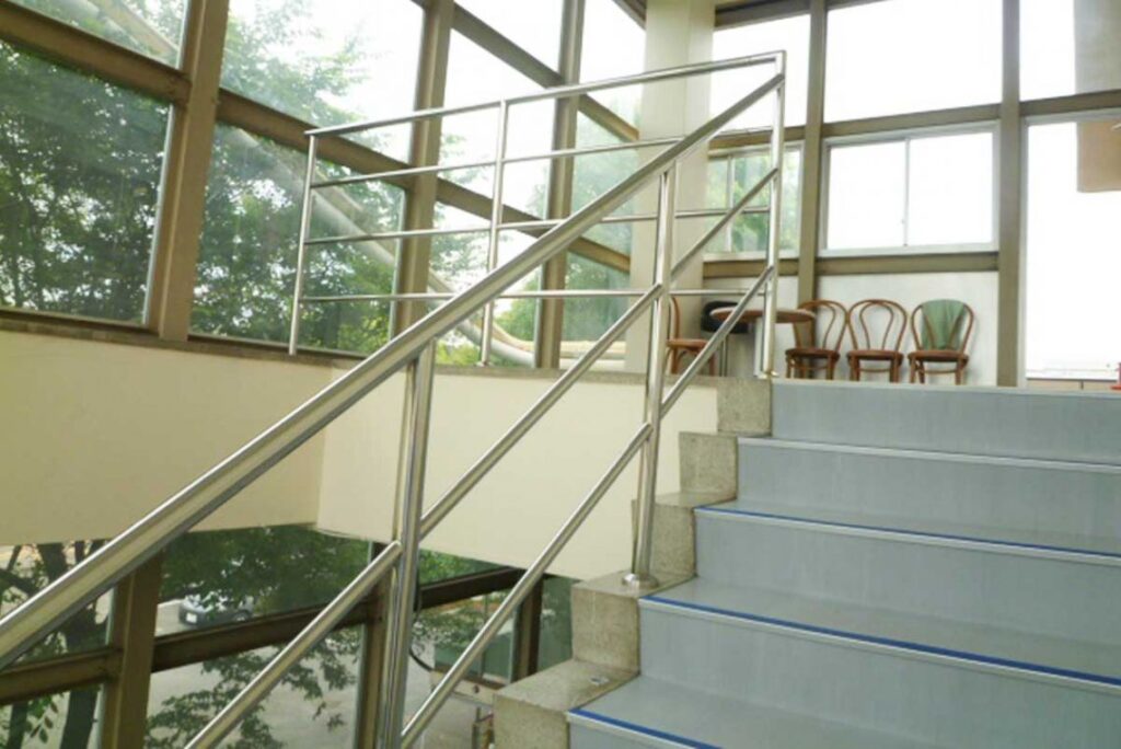 山口県 階段手すりステンレス(手摺) ステンレス光