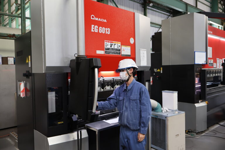 ステンレス加工プレス