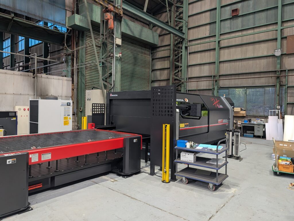 アマダ ファイバーレーザー切断機VN3015AJE