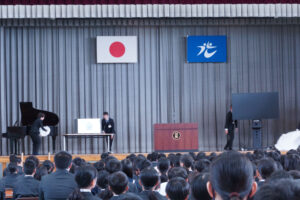 移転記念式典に出席